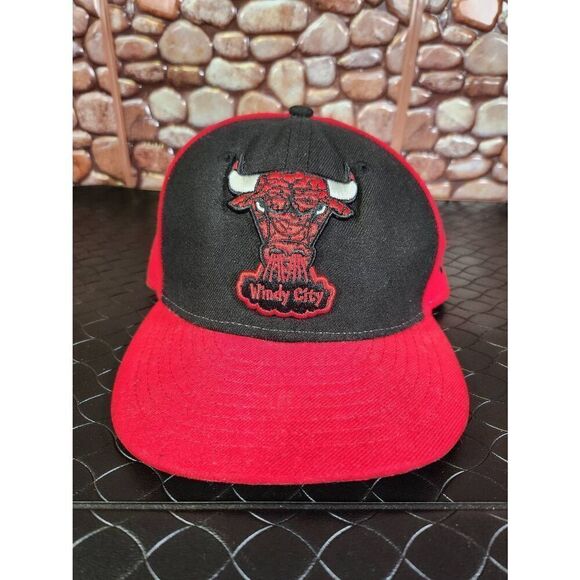 CHICAGO BULLS WINDY CITY NEW ERA NBA HARDWOOD CLASSICS - Picture 1 of 8